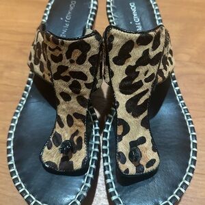 Beautiful leop print
Real fur sandals 
Platform